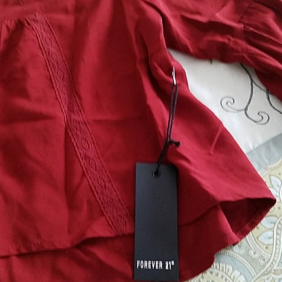 NWT blouse w/ flared sleeves size Medium - Picture 5 of 5
